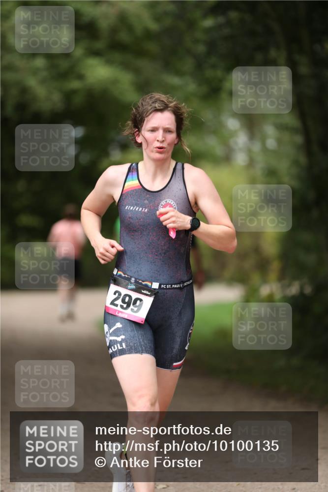 30.08.2026 - Elbe Triathlon Hamburg Antke Förster http://msf.ph/oto/10100135 30.08.2026 11:02:05 Laufen 299 meine-sportfotos.de