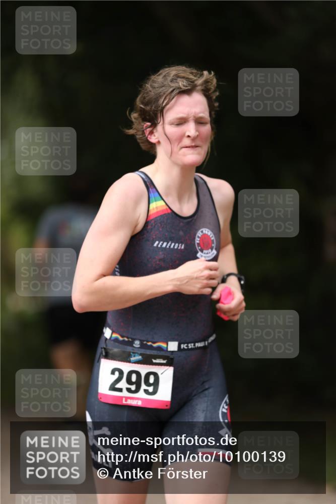 30.08.2026 - Elbe Triathlon Hamburg Antke Förster http://msf.ph/oto/10100139 30.08.2026 11:02:07 Laufen 299 meine-sportfotos.de