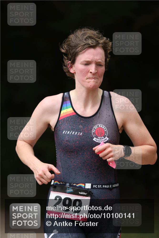 30.08.2026 - Elbe Triathlon Hamburg Antke Förster http://msf.ph/oto/10100141 30.08.2026 11:02:07 Laufen 1910, 299 meine-sportfotos.de