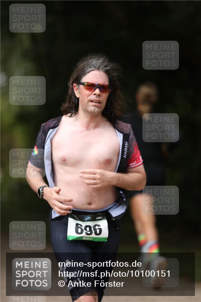 30.08.2026 - Elbe Triathlon Hamburg Antke Förster http://msf.ph/oto/10100151 30.08.2026 11:02:14 Laufen 696 meine-sportfotos.de