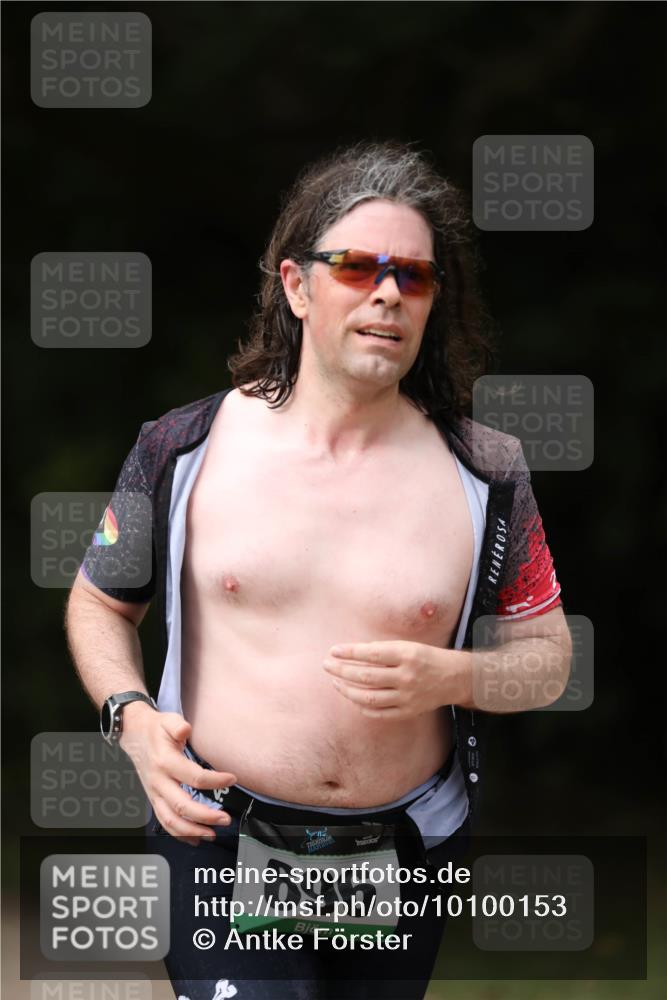 30.08.2026 - Elbe Triathlon Hamburg Antke Förster http://msf.ph/oto/10100153 30.08.2026 11:02:15 Laufen 696 meine-sportfotos.de