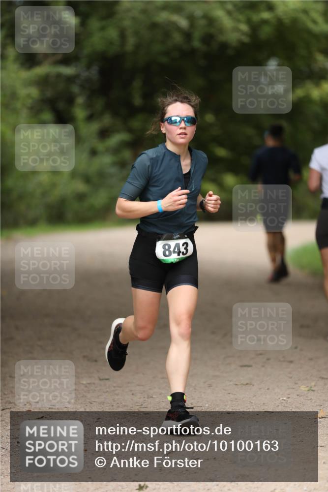 30.08.2026 - Elbe Triathlon Hamburg Antke Förster http://msf.ph/oto/10100163 30.08.2026 11:02:30 Laufen 843 meine-sportfotos.de