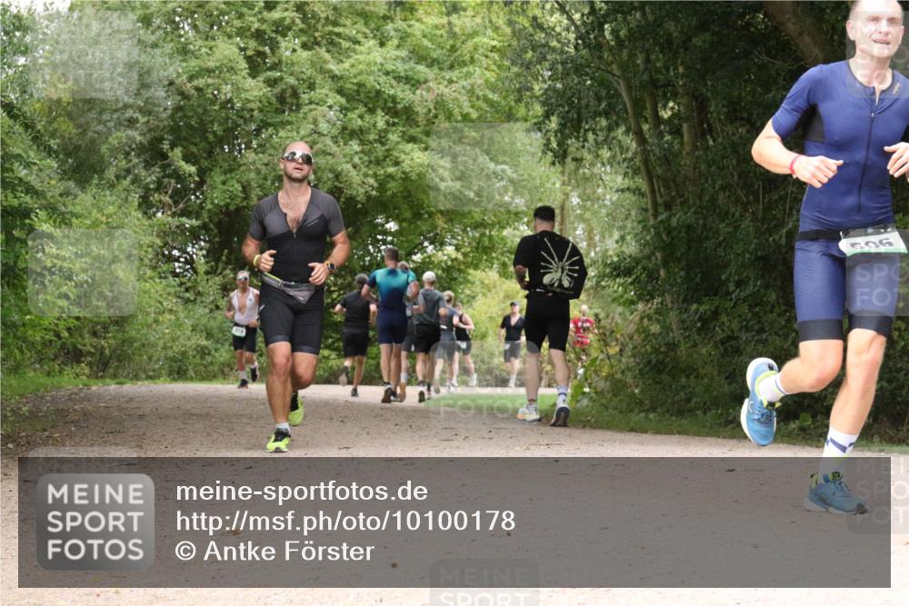 30.08.2026 - Elbe Triathlon Hamburg Antke Förster http://msf.ph/oto/10100178 30.08.2026 11:06:11 Laufen 419, 506 meine-sportfotos.de