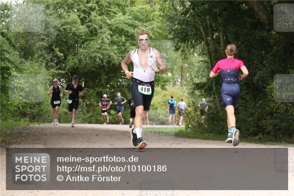 30.08.2026 - Elbe Triathlon Hamburg Antke Förster http://msf.ph/oto/10100186 30.08.2026 11:06:18 Laufen 831, 419 meine-sportfotos.de