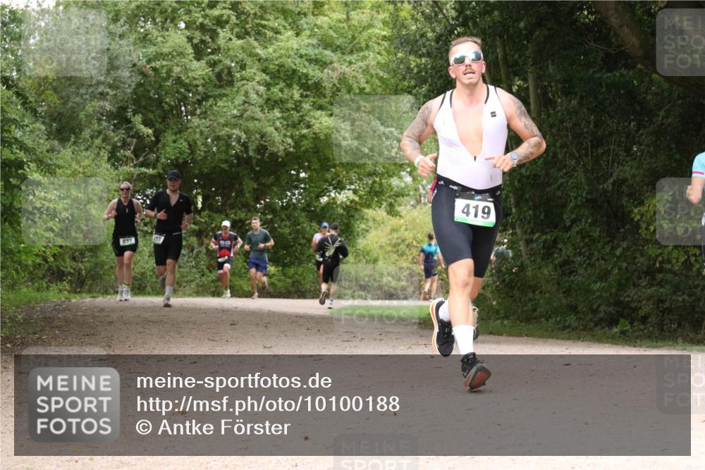 30.08.2026 - Elbe Triathlon Hamburg Antke Förster http://msf.ph/oto/10100188 30.08.2026 11:06:19 Laufen 831, 419 meine-sportfotos.de