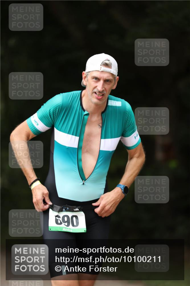 30.08.2026 - Elbe Triathlon Hamburg Antke Förster http://msf.ph/oto/10100211 30.08.2026 11:02:55 Laufen 690 meine-sportfotos.de