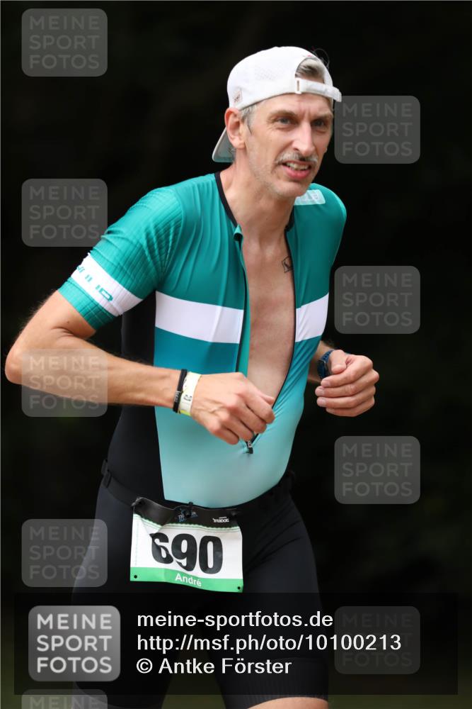 30.08.2026 - Elbe Triathlon Hamburg Antke Förster http://msf.ph/oto/10100213 30.08.2026 11:02:56 Laufen 690 meine-sportfotos.de
