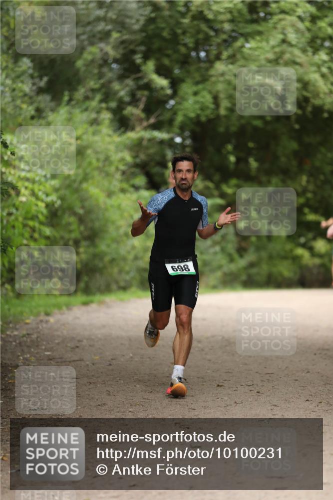 30.08.2026 - Elbe Triathlon Hamburg Antke Förster http://msf.ph/oto/10100231 30.08.2026 11:03:11 Laufen 698, 07133 meine-sportfotos.de