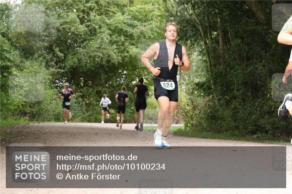 30.08.2026 - Elbe Triathlon Hamburg Antke Förster http://msf.ph/oto/10100234 30.08.2026 11:06:44 Laufen 633, 524 meine-sportfotos.de