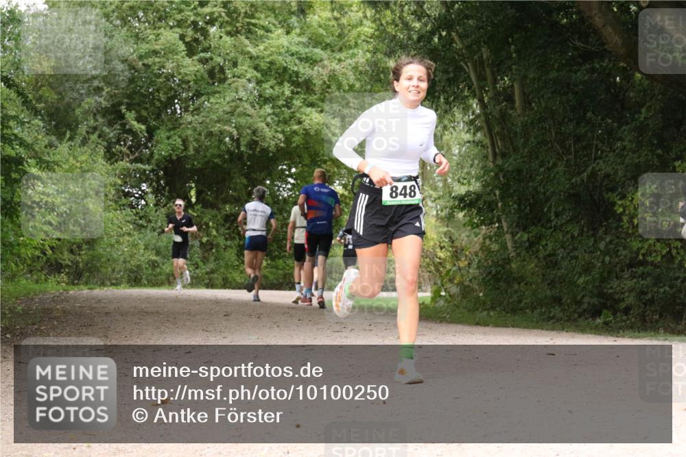 30.08.2026 - Elbe Triathlon Hamburg Antke Förster http://msf.ph/oto/10100250 30.08.2026 11:06:55 Laufen 848 meine-sportfotos.de