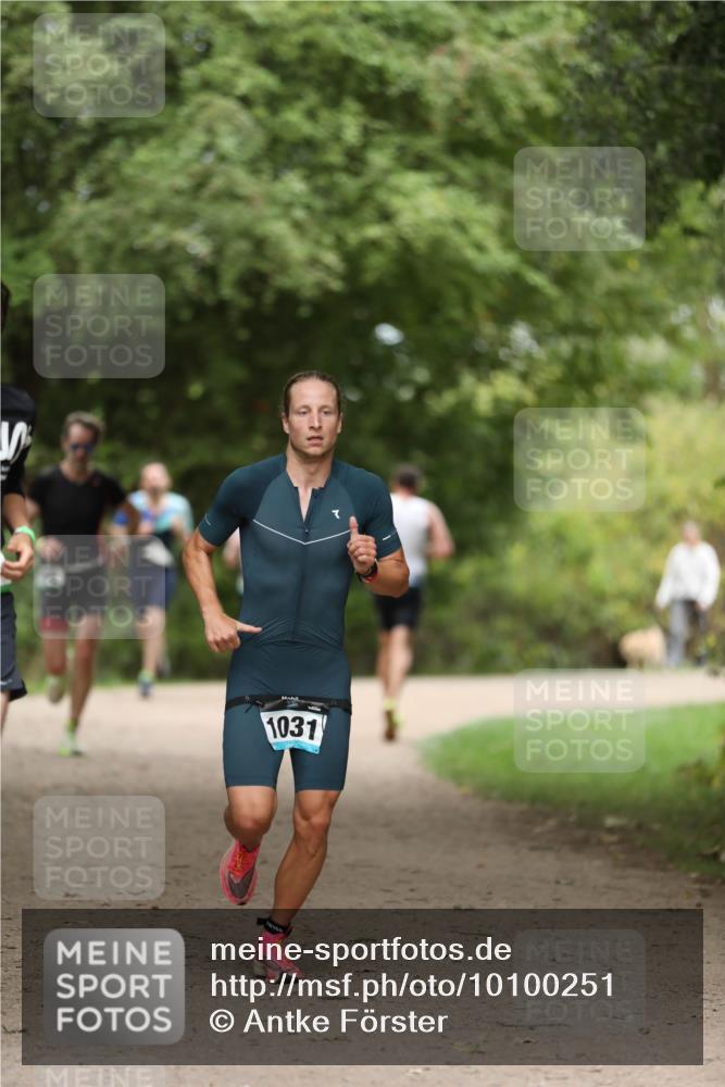 30.08.2026 - Elbe Triathlon Hamburg Antke Förster http://msf.ph/oto/10100251 30.08.2026 11:03:19 Laufen 1031 meine-sportfotos.de