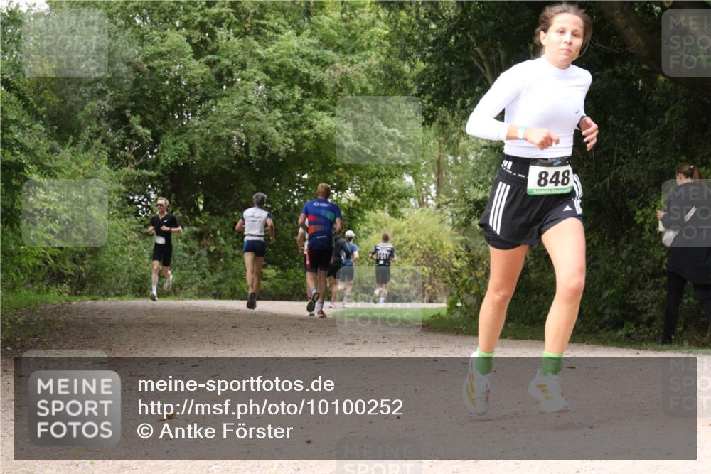 30.08.2026 - Elbe Triathlon Hamburg Antke Förster http://msf.ph/oto/10100252 30.08.2026 11:06:56 Laufen 848 meine-sportfotos.de