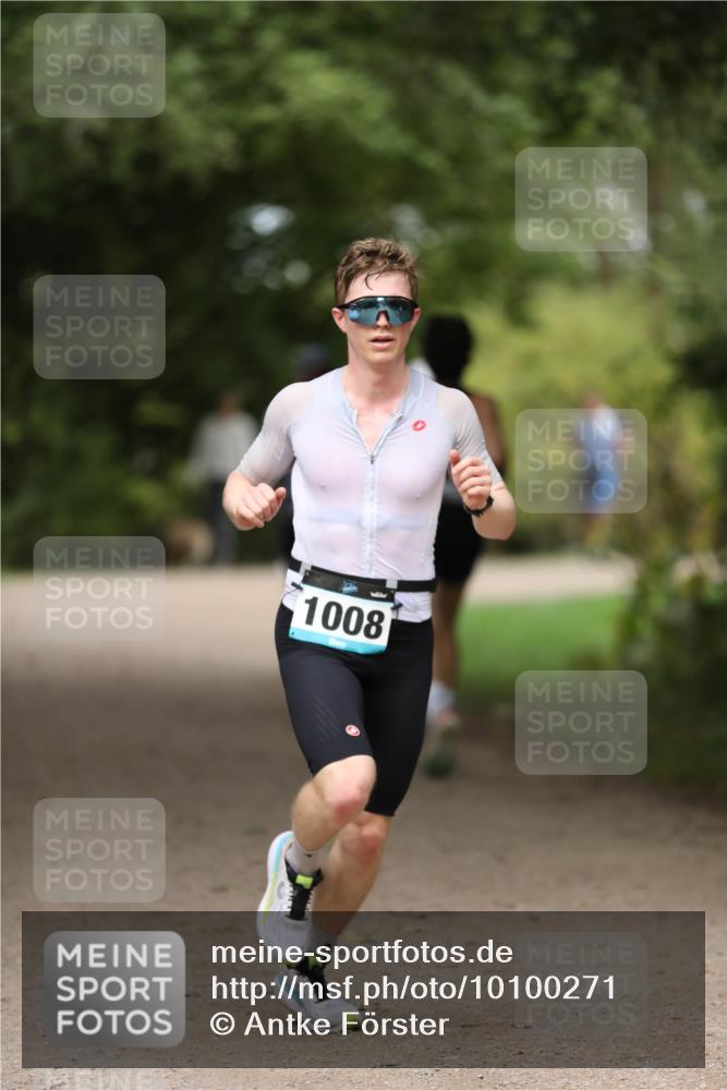 30.08.2026 - Elbe Triathlon Hamburg Antke Förster http://msf.ph/oto/10100271 30.08.2026 11:03:26 Laufen 1008 meine-sportfotos.de