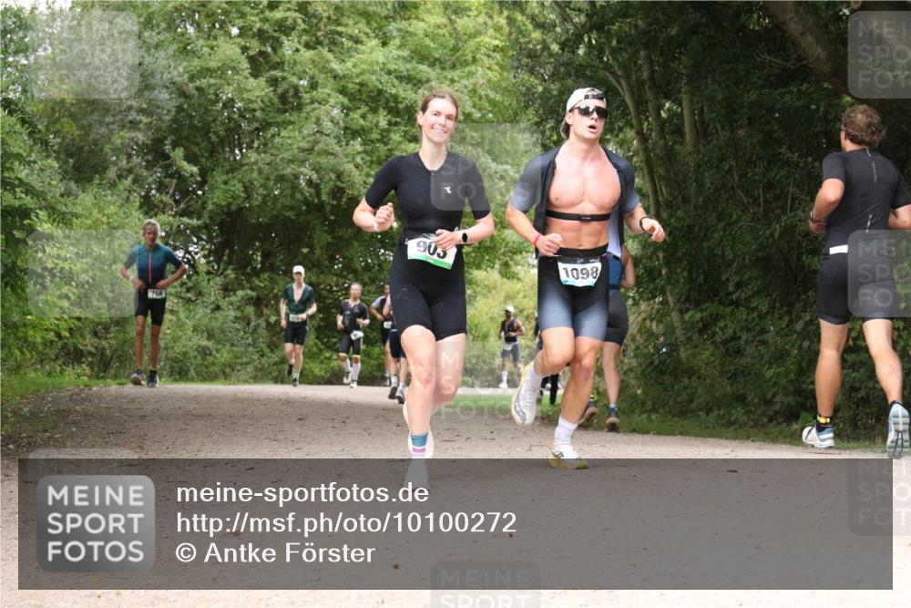 30.08.2026 - Elbe Triathlon Hamburg Antke Förster http://msf.ph/oto/10100272 30.08.2026 11:07:16 Laufen 903, 1098 meine-sportfotos.de