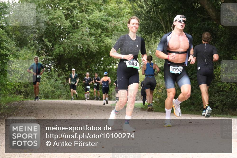 30.08.2026 - Elbe Triathlon Hamburg Antke Förster http://msf.ph/oto/10100274 30.08.2026 11:07:16 Laufen 903, 1098 meine-sportfotos.de