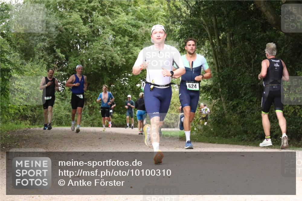 30.08.2026 - Elbe Triathlon Hamburg Antke Förster http://msf.ph/oto/10100310 30.08.2026 11:07:41 Laufen 713, 624 meine-sportfotos.de