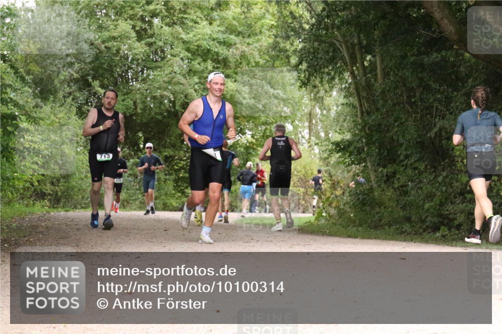30.08.2026 - Elbe Triathlon Hamburg Antke Förster http://msf.ph/oto/10100314 30.08.2026 11:07:44 Laufen 713, 439 meine-sportfotos.de