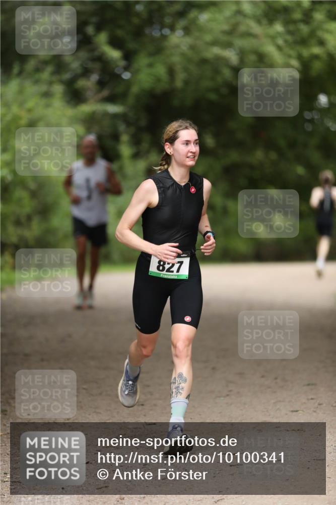 30.08.2026 - Elbe Triathlon Hamburg Antke Förster http://msf.ph/oto/10100341 30.08.2026 11:04:13 Laufen 827 meine-sportfotos.de