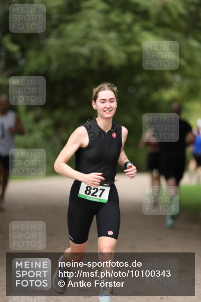 30.08.2026 - Elbe Triathlon Hamburg Antke Förster http://msf.ph/oto/10100343 30.08.2026 11:04:13 Laufen 827 meine-sportfotos.de