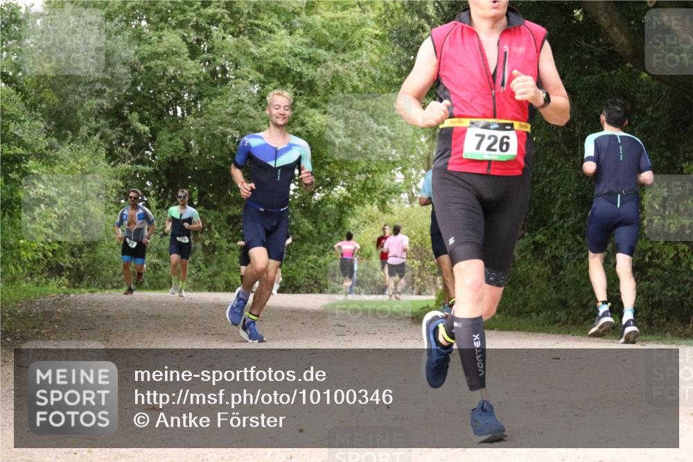 30.08.2026 - Elbe Triathlon Hamburg Antke Förster http://msf.ph/oto/10100346 30.08.2026 11:07:59 Laufen 726 meine-sportfotos.de