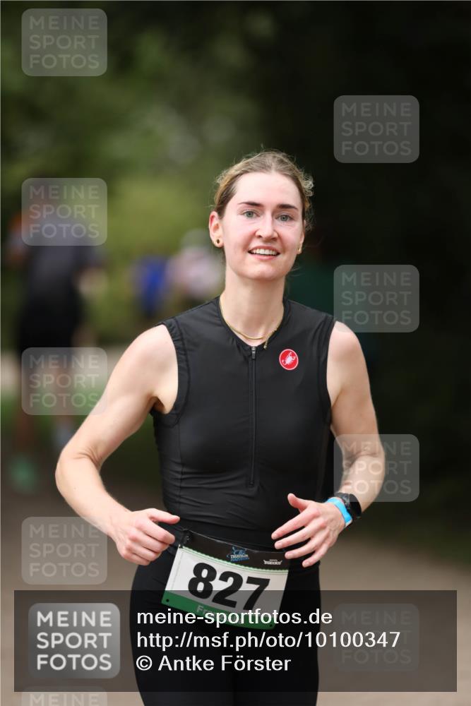 30.08.2026 - Elbe Triathlon Hamburg Antke Förster http://msf.ph/oto/10100347 30.08.2026 11:04:15 Laufen 827 meine-sportfotos.de