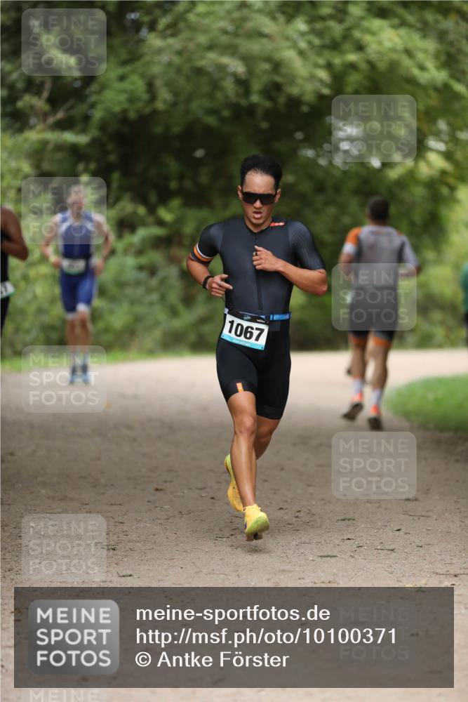 30.08.2026 - Elbe Triathlon Hamburg Antke Förster http://msf.ph/oto/10100371 30.08.2026 11:04:31 Laufen 1067 meine-sportfotos.de