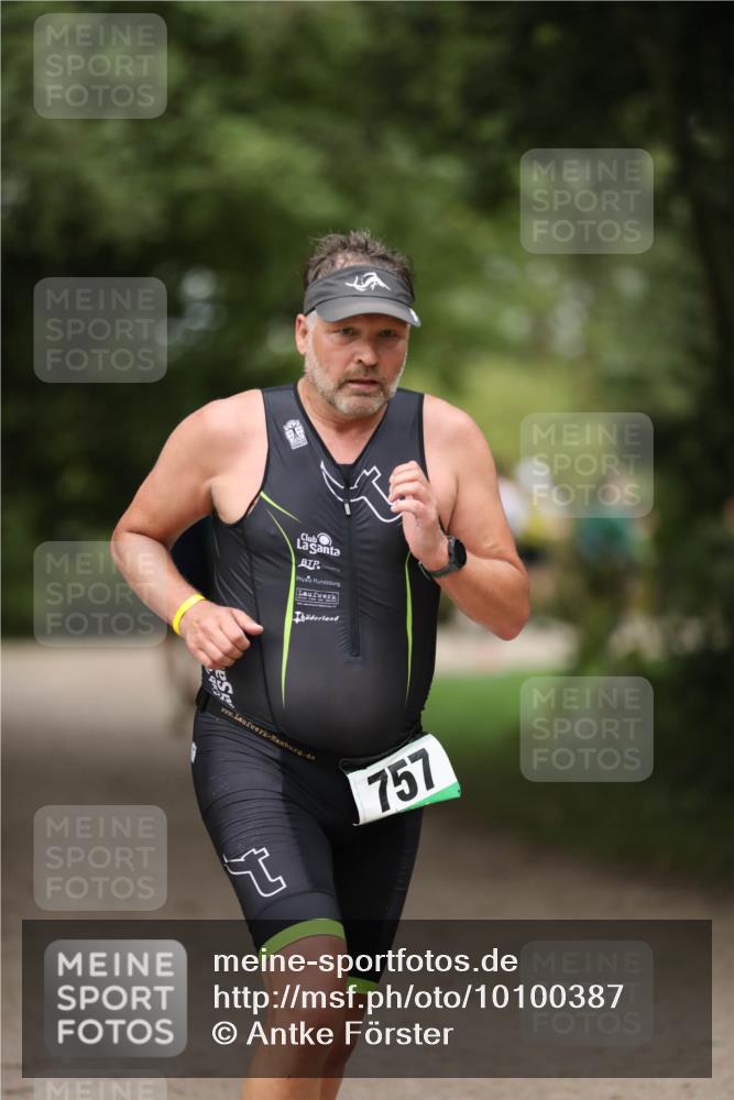 30.08.2026 - Elbe Triathlon Hamburg Antke Förster http://msf.ph/oto/10100387 30.08.2026 11:04:37 Laufen 757 meine-sportfotos.de