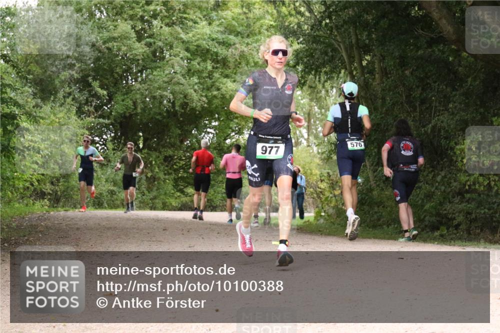 30.08.2026 - Elbe Triathlon Hamburg Antke Förster http://msf.ph/oto/10100388 30.08.2026 11:08:19 Laufen 977, 570 meine-sportfotos.de