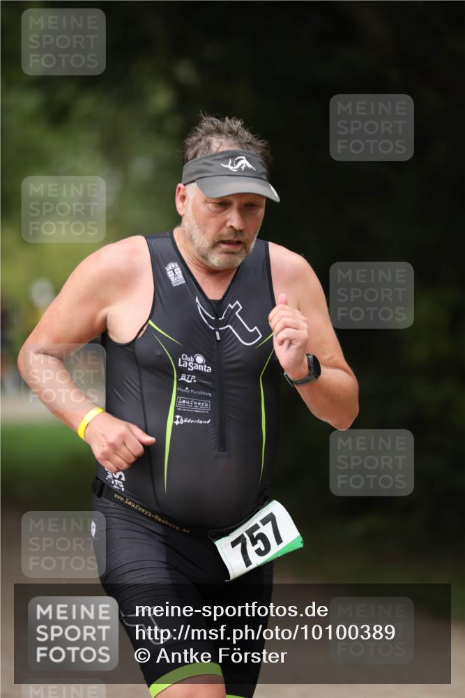 30.08.2026 - Elbe Triathlon Hamburg Antke Förster http://msf.ph/oto/10100389 30.08.2026 11:04:37 Laufen 757 meine-sportfotos.de