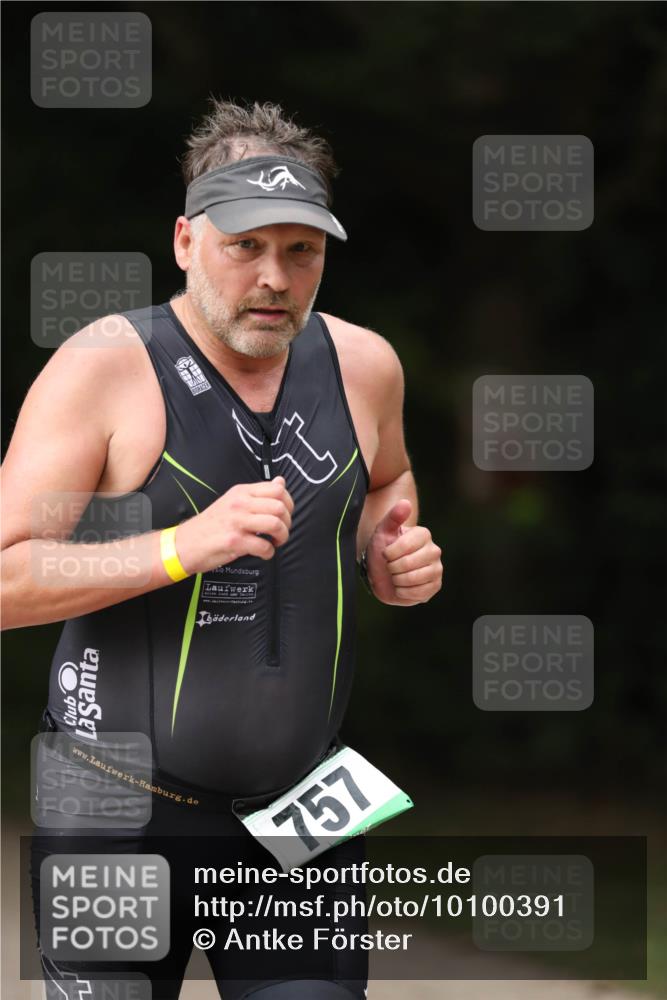 30.08.2026 - Elbe Triathlon Hamburg Antke Förster http://msf.ph/oto/10100391 30.08.2026 11:04:38 Laufen 757 meine-sportfotos.de