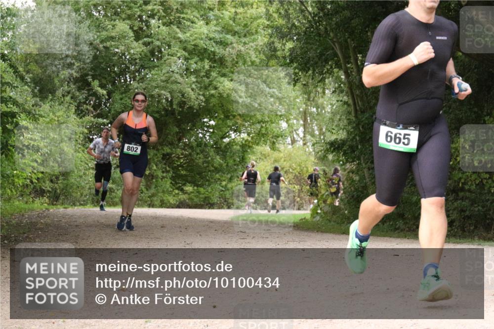 30.08.2026 - Elbe Triathlon Hamburg Antke Förster http://msf.ph/oto/10100434 30.08.2026 11:08:50 Laufen 802, 665 meine-sportfotos.de