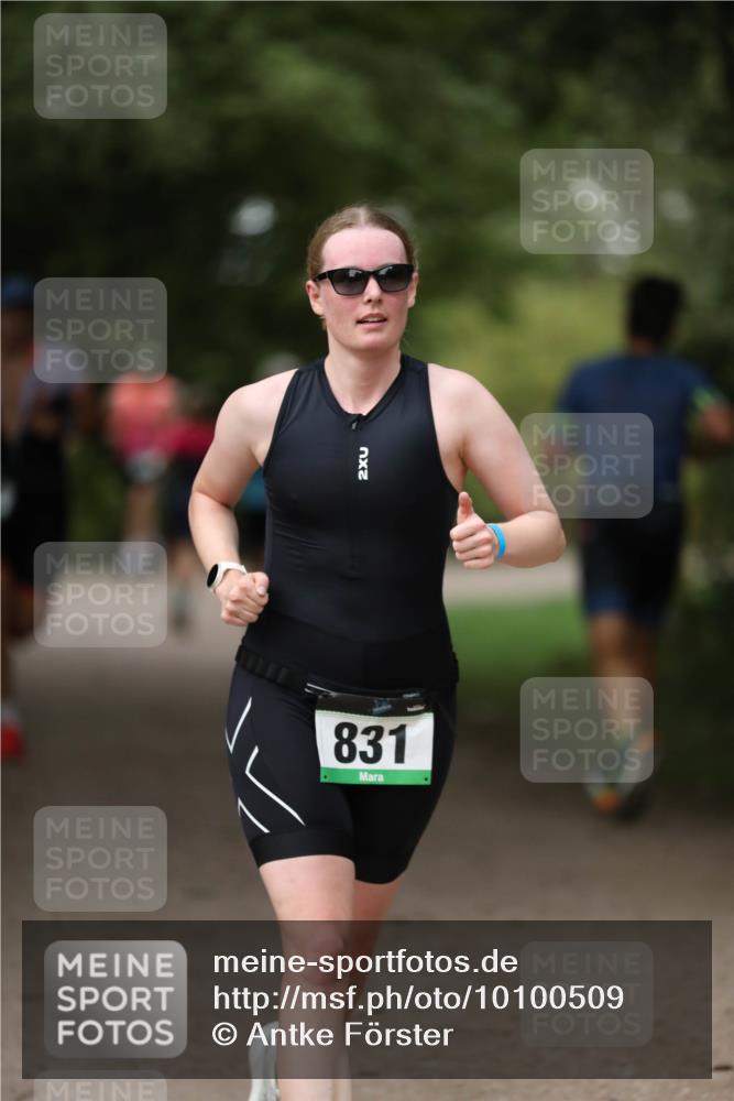 30.08.2026 - Elbe Triathlon Hamburg Antke Förster http://msf.ph/oto/10100509 30.08.2026 11:06:25 Laufen 831, 2 meine-sportfotos.de