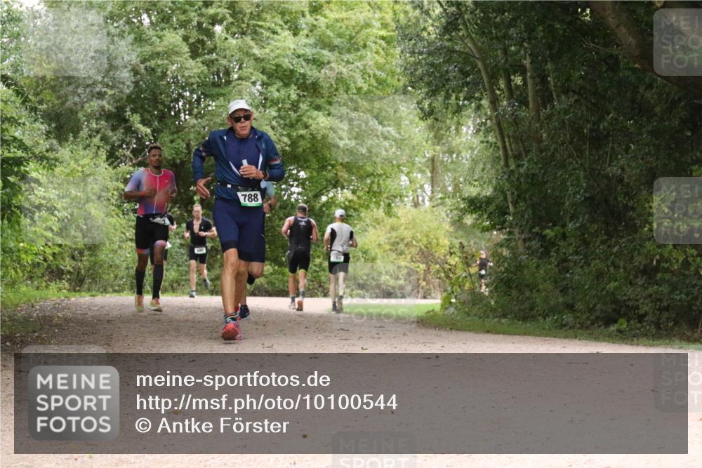 30.08.2026 - Elbe Triathlon Hamburg Antke Förster http://msf.ph/oto/10100544 30.08.2026 11:10:15 Laufen 490, 788 meine-sportfotos.de