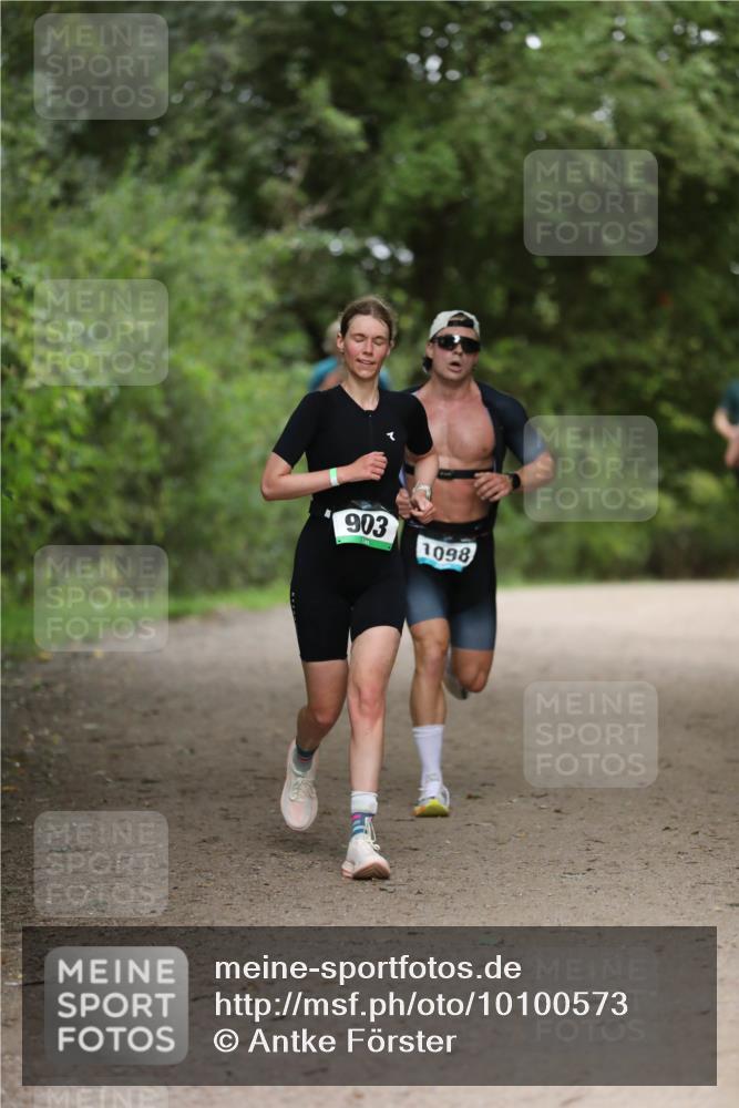 30.08.2026 - Elbe Triathlon Hamburg Antke Förster http://msf.ph/oto/10100573 30.08.2026 11:07:14 Laufen 903, 1098 meine-sportfotos.de