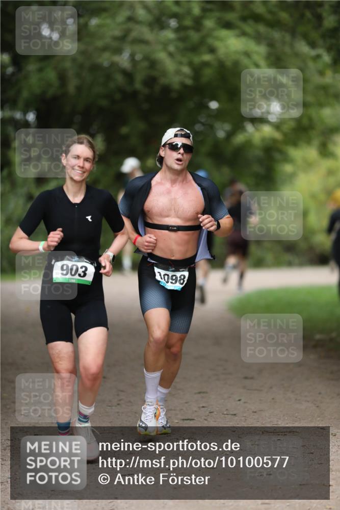 30.08.2026 - Elbe Triathlon Hamburg Antke Förster http://msf.ph/oto/10100577 30.08.2026 11:07:15 Laufen 903, 098 meine-sportfotos.de