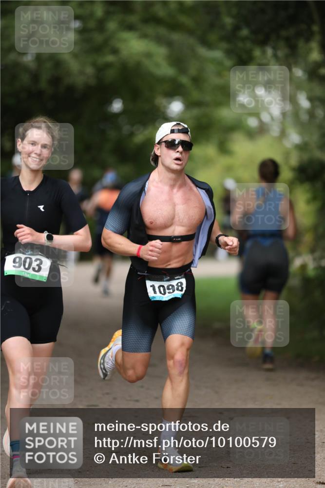 30.08.2026 - Elbe Triathlon Hamburg Antke Förster http://msf.ph/oto/10100579 30.08.2026 11:07:16 Laufen 903, 1098 meine-sportfotos.de