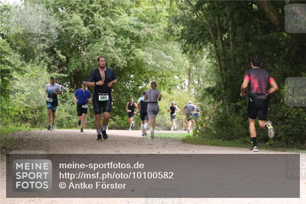 30.08.2026 - Elbe Triathlon Hamburg Antke Förster http://msf.ph/oto/10100582 30.08.2026 11:10:42 Laufen 750, 8093, 560 meine-sportfotos.de