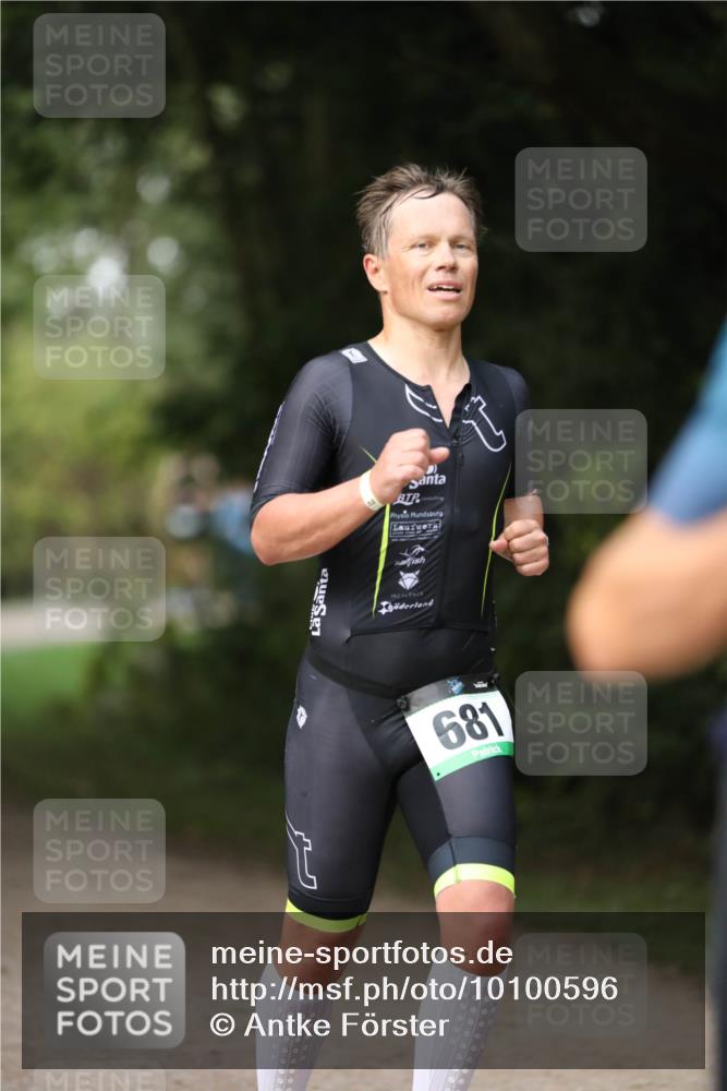 30.08.2026 - Elbe Triathlon Hamburg Antke Förster http://msf.ph/oto/10100596 30.08.2026 11:07:26 Laufen 681 meine-sportfotos.de