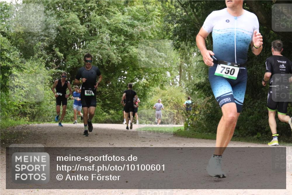 30.08.2026 - Elbe Triathlon Hamburg Antke Förster http://msf.ph/oto/10100601 30.08.2026 11:10:49 Laufen 651, 750 meine-sportfotos.de