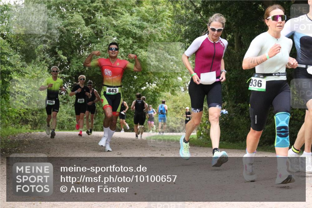 30.08.2026 - Elbe Triathlon Hamburg Antke Förster http://msf.ph/oto/10100657 30.08.2026 11:11:18 Laufen 699, 800, 643, 936 meine-sportfotos.de