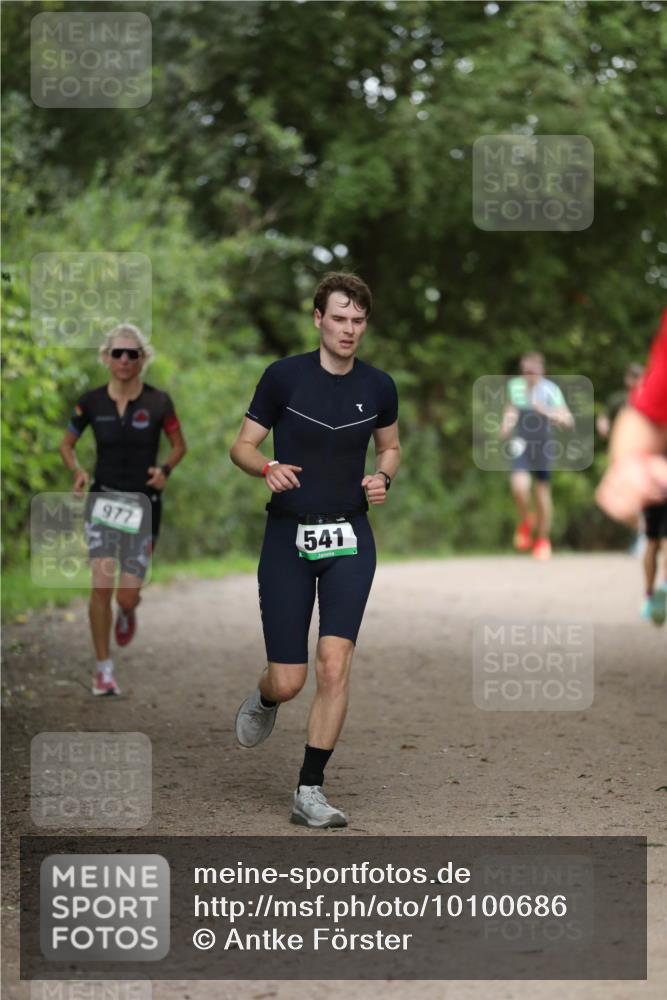30.08.2026 - Elbe Triathlon Hamburg Antke Förster http://msf.ph/oto/10100686 30.08.2026 11:08:15 Laufen 977, 541 meine-sportfotos.de