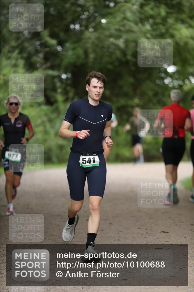 30.08.2026 - Elbe Triathlon Hamburg Antke Förster http://msf.ph/oto/10100688 30.08.2026 11:08:15 Laufen 977, 541 meine-sportfotos.de