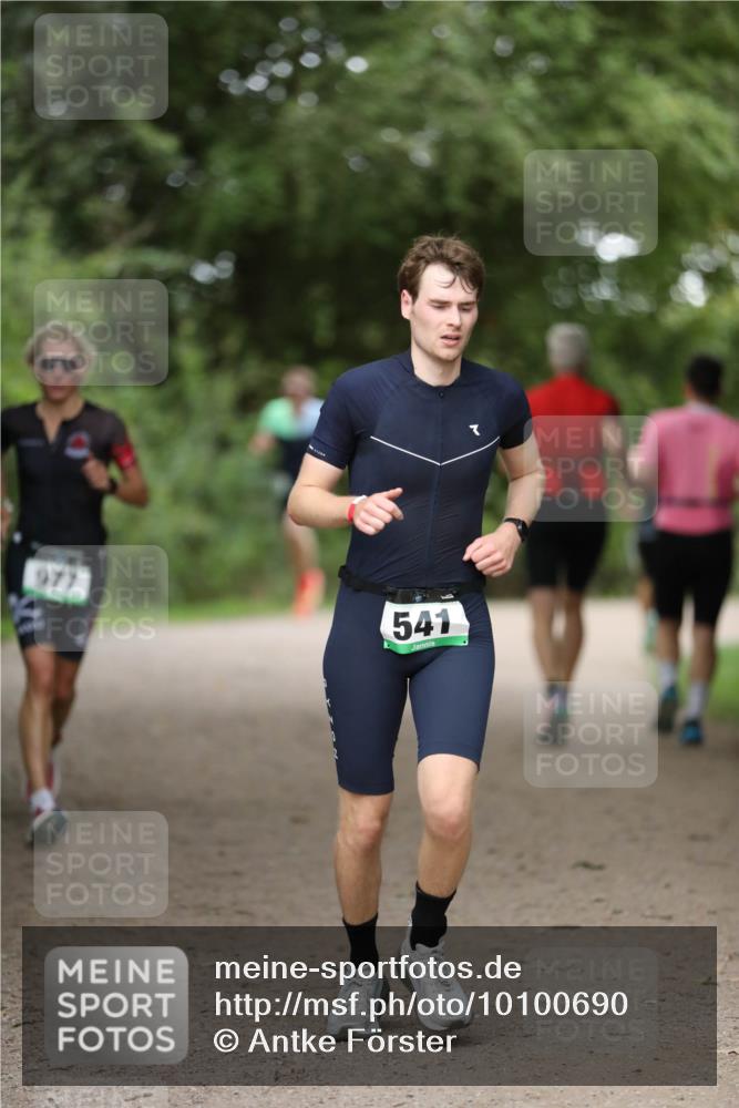 30.08.2026 - Elbe Triathlon Hamburg Antke Förster http://msf.ph/oto/10100690 30.08.2026 11:08:16 Laufen 977, 541 meine-sportfotos.de