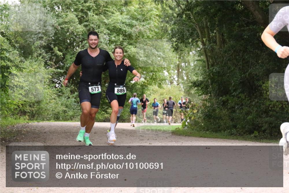 30.08.2026 - Elbe Triathlon Hamburg Antke Förster http://msf.ph/oto/10100691 30.08.2026 11:11:38 Laufen 573, 889 meine-sportfotos.de