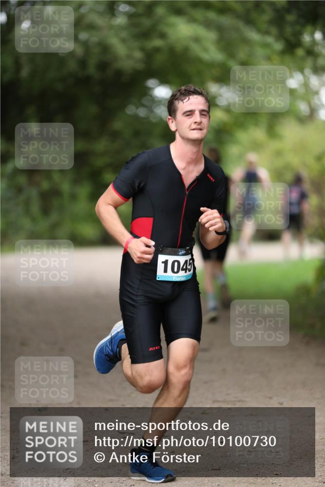 30.08.2026 - Elbe Triathlon Hamburg Antke Förster http://msf.ph/oto/10100730 30.08.2026 11:08:44 Laufen 1045 meine-sportfotos.de