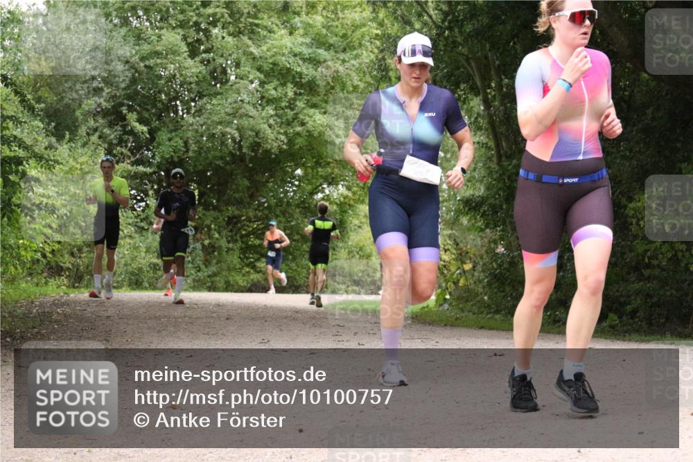 30.08.2026 - Elbe Triathlon Hamburg Antke Förster http://msf.ph/oto/10100757 30.08.2026 11:12:23 Laufen 2 meine-sportfotos.de