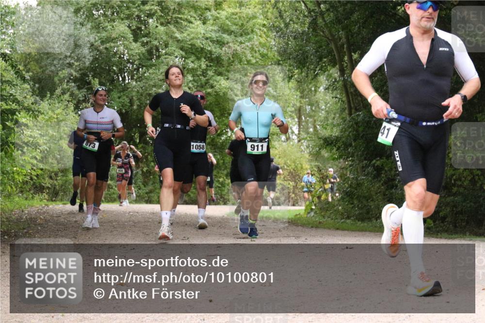 30.08.2026 - Elbe Triathlon Hamburg Antke Förster http://msf.ph/oto/10100801 30.08.2026 11:12:46 Laufen 873, 1058, 911, 41 meine-sportfotos.de