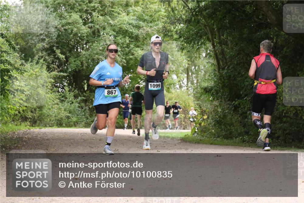 30.08.2026 - Elbe Triathlon Hamburg Antke Förster http://msf.ph/oto/10100835 30.08.2026 11:13:00 Laufen 867, 1099 meine-sportfotos.de