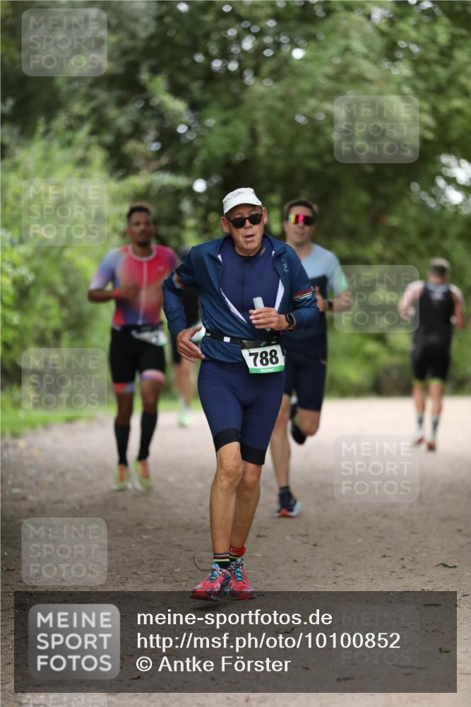 30.08.2026 - Elbe Triathlon Hamburg Antke Förster http://msf.ph/oto/10100852 30.08.2026 11:10:16 Laufen 788 meine-sportfotos.de