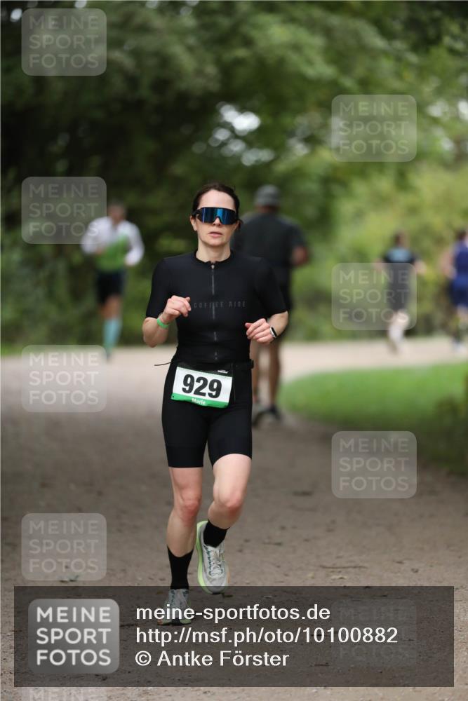 30.08.2026 - Elbe Triathlon Hamburg Antke Förster http://msf.ph/oto/10100882 30.08.2026 11:10:30 Laufen 929 meine-sportfotos.de